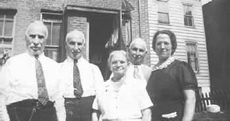 wmnfolk-w-3bros-20k.jpg (19727 bytes)